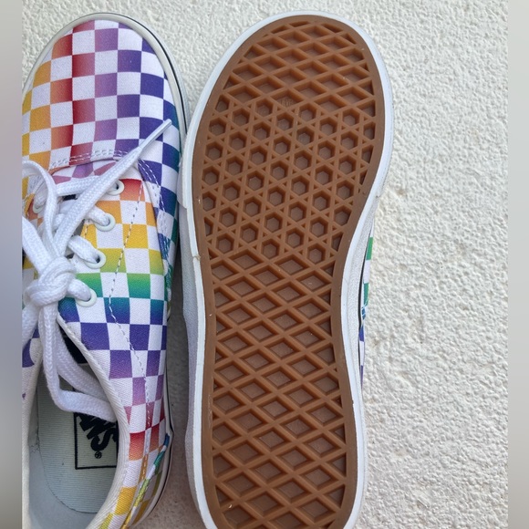 Girl’s rainbow checkered Vans - SIZE 3 - Picture 9 of 10